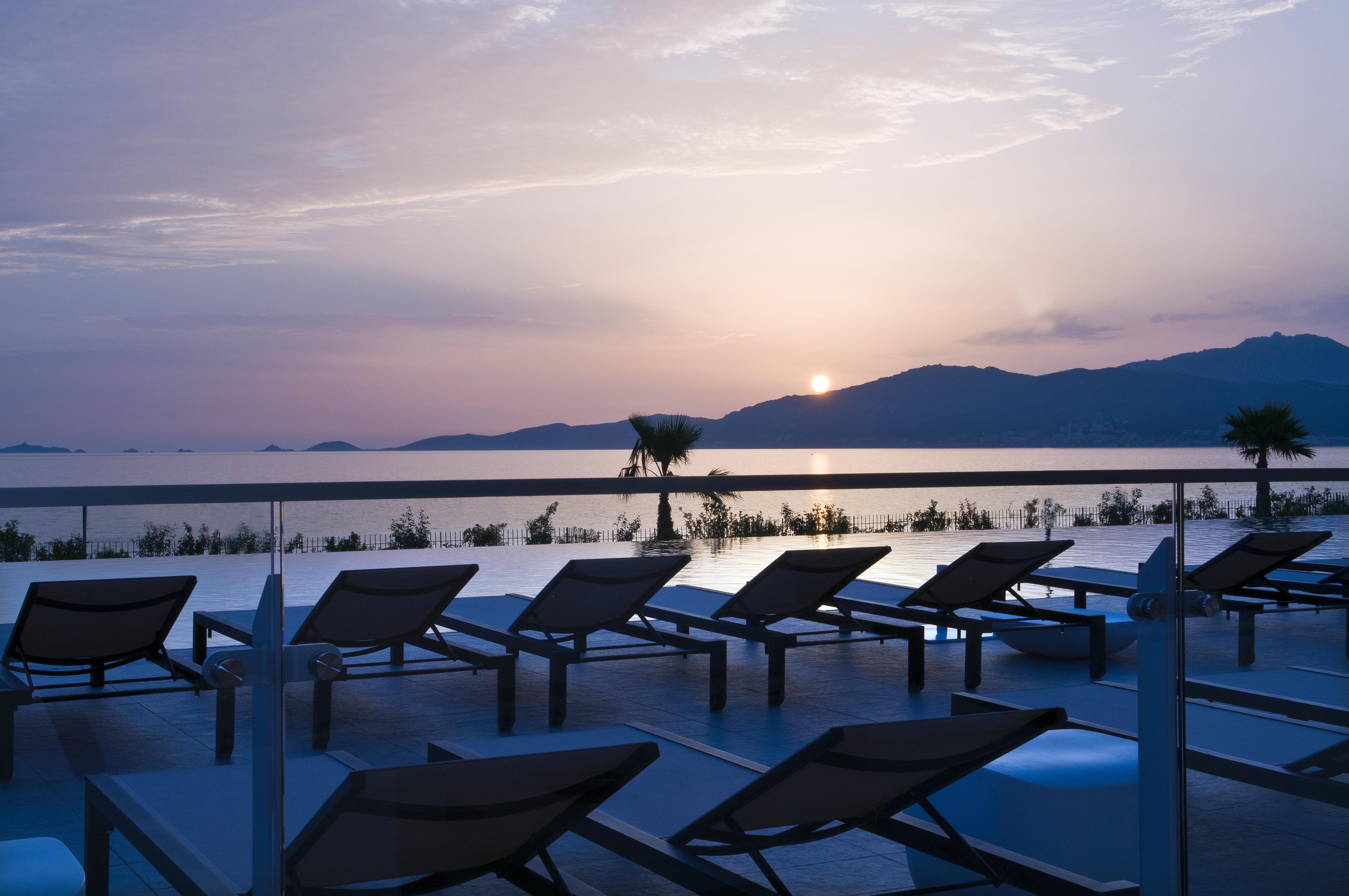 פורטיסיו Radisson Blu Resort & Spa, Ajaccio Bay מראה חיצוני תמונה
